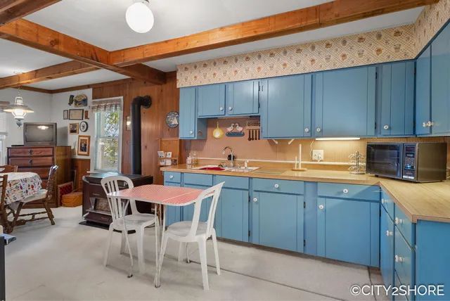 $599,900 | 5964 122nd Avenue, Fennville, MI 49408