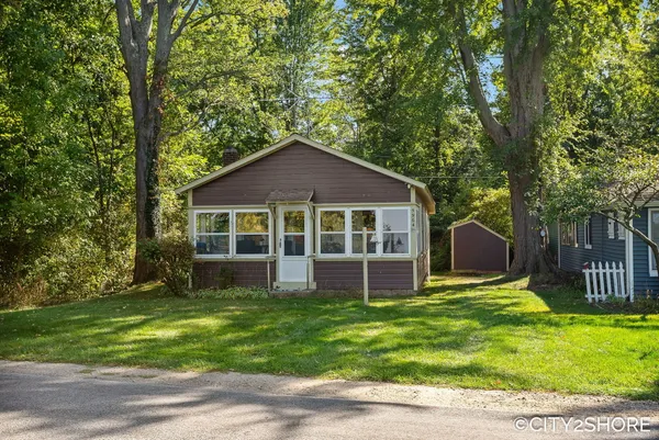 $599,900 | 5964 122nd Avenue, Fennville, MI 49408