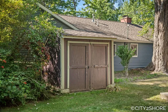 $599,900 | 5964 122nd Avenue, Fennville, MI 49408