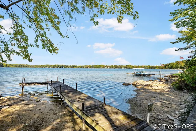 $599,900 | 5964 122nd Avenue, Fennville, MI 49408