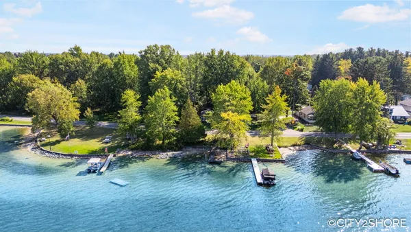 $599,900 | 5964 122nd Avenue, Fennville, MI 49408