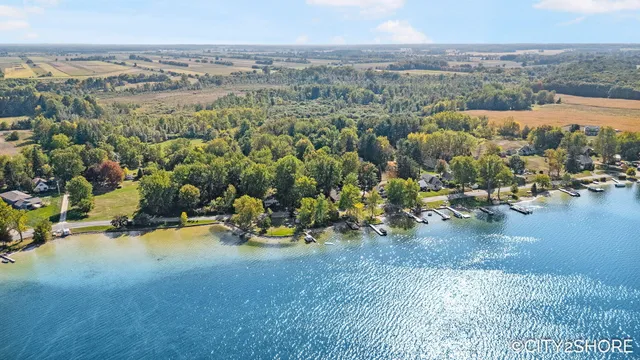 $599,900 | 5964 122nd Avenue, Fennville, MI 49408