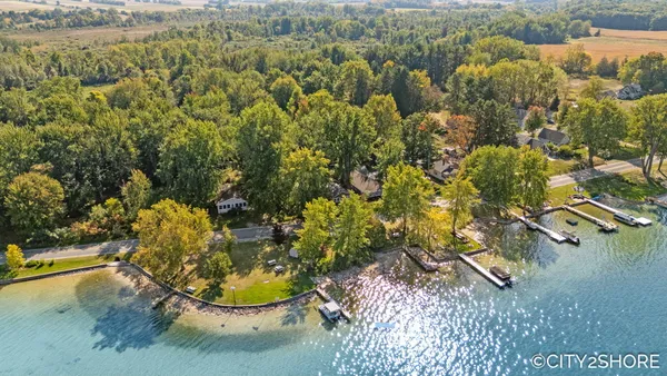 $599,900 | 5964 122nd Avenue, Fennville, MI 49408