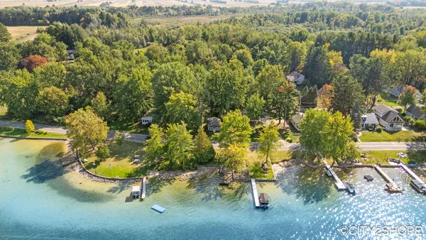 $599,900 | 5964 122nd Avenue, Fennville, MI 49408