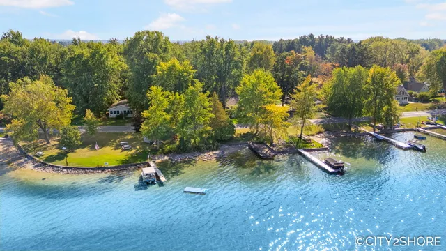 $599,900 | 5964 122nd Avenue, Fennville, MI 49408