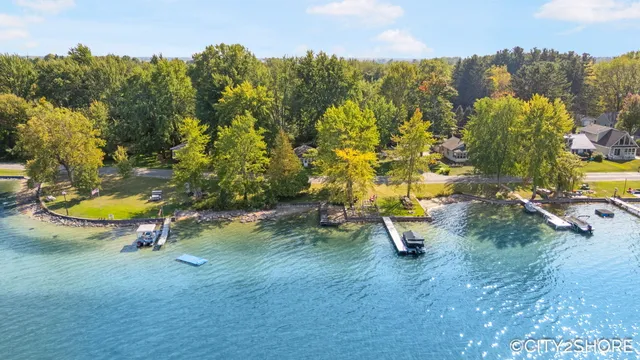 $599,900 | 5964 122nd Avenue, Fennville, MI 49408