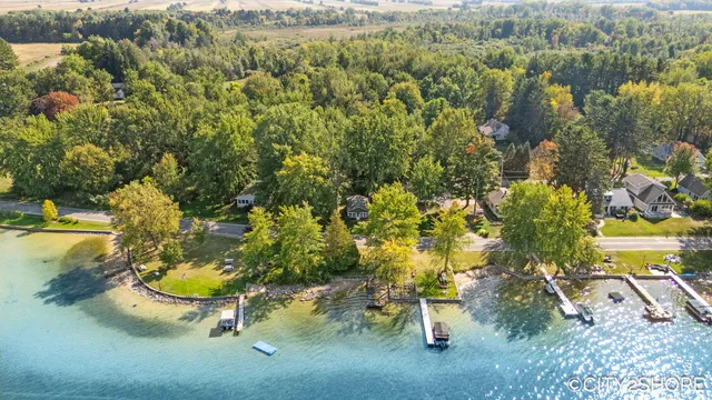 $599,900 | 5964 122nd Avenue, Fennville, MI 49408