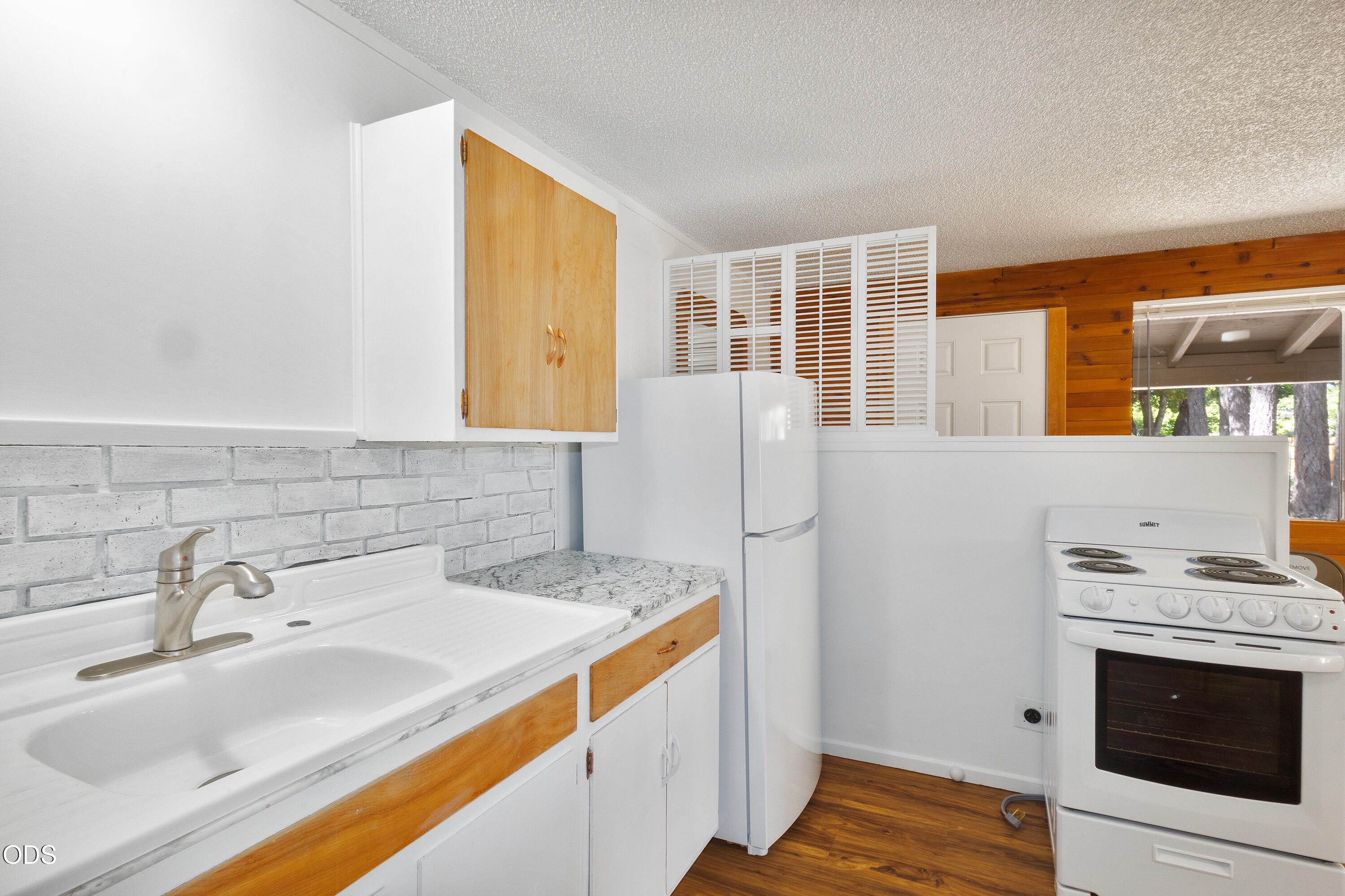 315 South Old Stage Road Cave Junction, OR 97523 - Photo 5 of 29 a bathroom with a sink and a washing machine