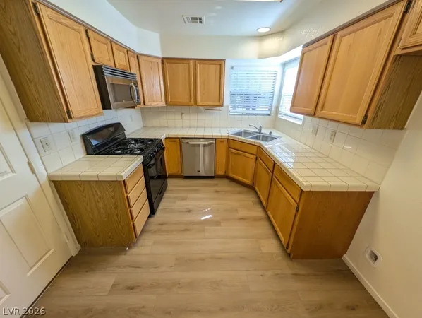 $2,000 | 5117 Kingsbridge, Las Vegas, NV 89130