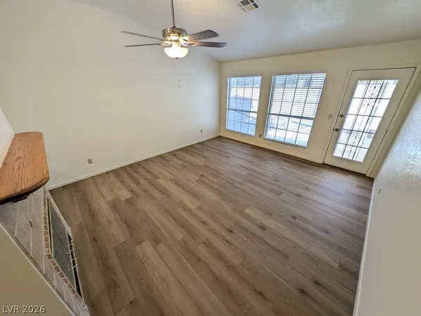 $2,000 | 5117 Kingsbridge, Las Vegas, NV 89130