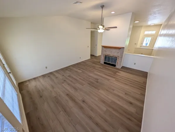 $2,000 | 5117 Kingsbridge, Las Vegas, NV 89130