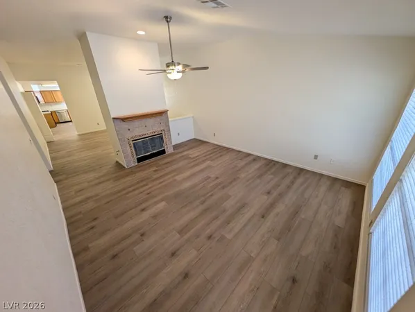 $2,000 | 5117 Kingsbridge, Las Vegas, NV 89130