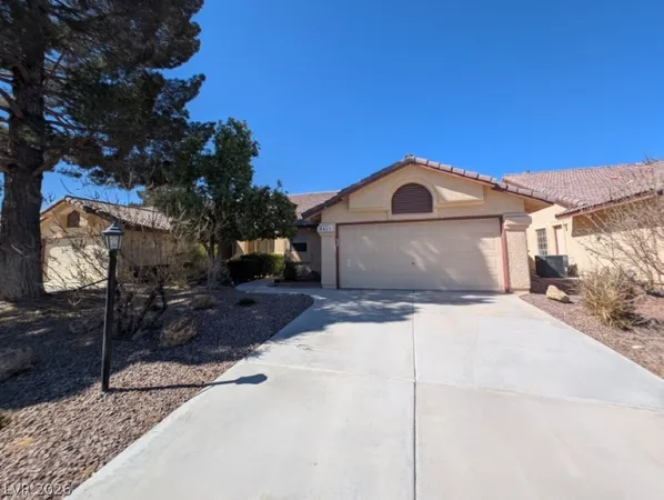 $2,000 | 5117 Kingsbridge, Las Vegas, NV 89130