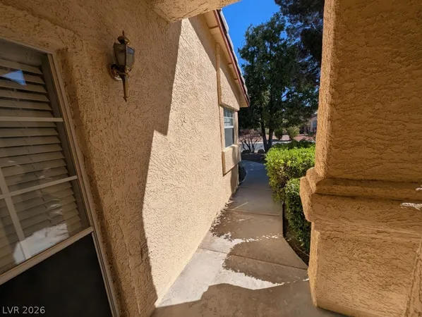 $2,000 | 5117 Kingsbridge, Las Vegas, NV 89130