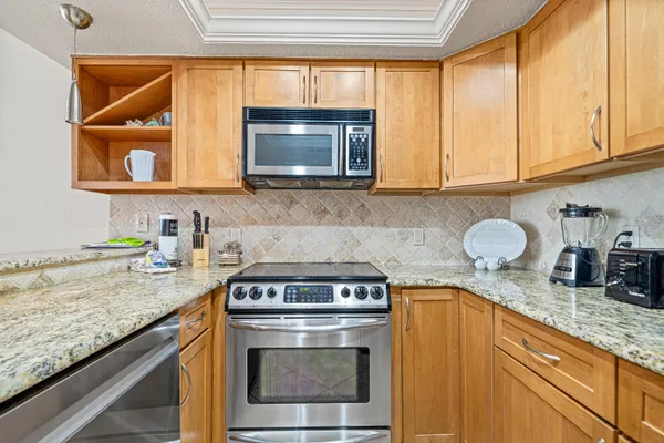 $600,000 | 100 Gulf Shore Drive, Unit 202, Destin, FL 32541