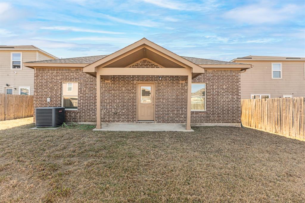 14247 Greenhaw Lane Dallas, TX 75253 - Photo 10 of 39 a view of empty room with windows