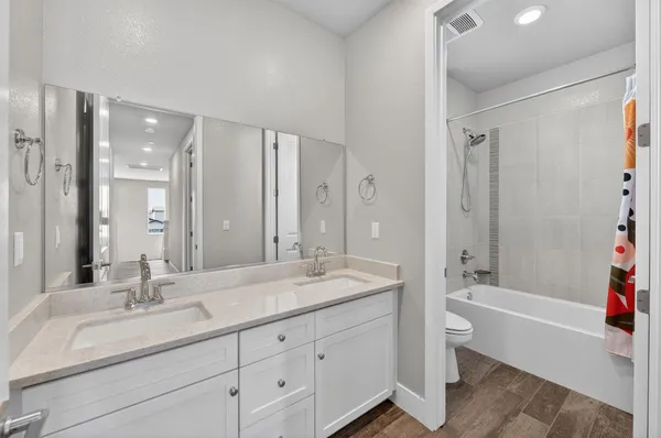 $725,000 | 2997 Trenton Avenue, Clovis, CA 93619