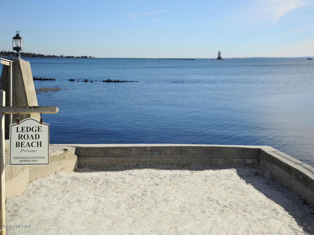 12 Ballwood Road Old Greenwich, CT 06870 - Photo 21 of 25 a view of a terrace