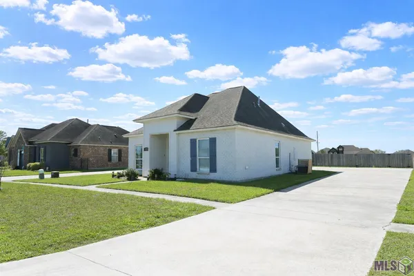 $295,000 | 114 Carondelet Court, Thibodaux, LA 70301