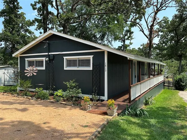 $1,975 | 1813 Oak Shore Drive, Tool, TX 75143