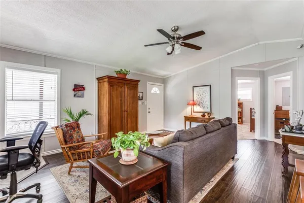 $1,975 | 1813 Oak Shore Drive, Tool, TX 75143