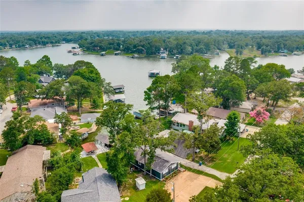 $1,975 | 1813 Oak Shore Drive, Tool, TX 75143