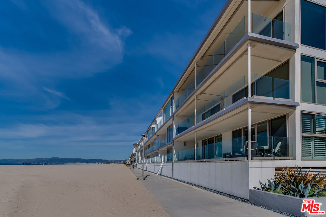 4 Jib Street, Unit 3, Marina del Rey, CA 90292 Compass