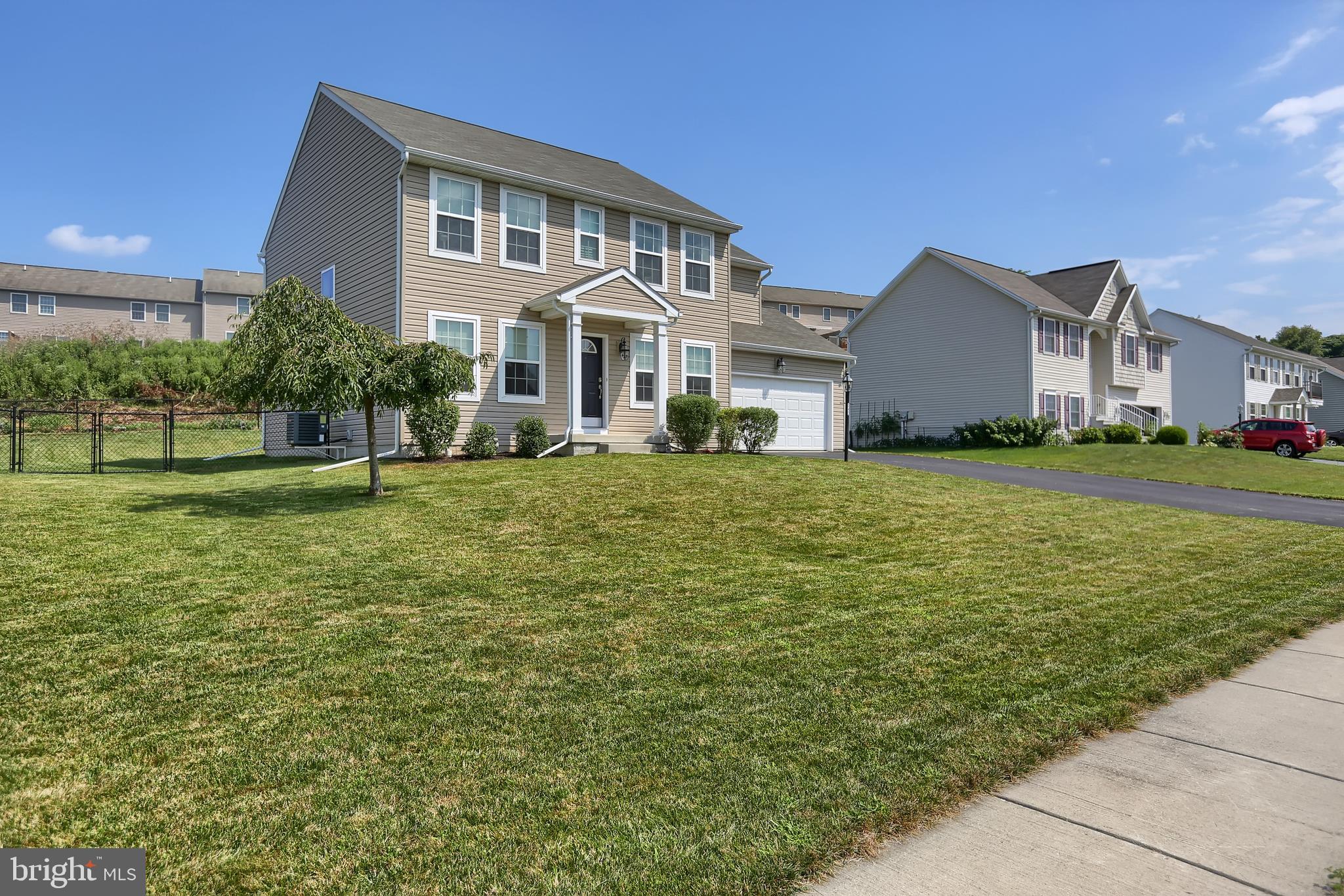 542 Princeton Road Harrisburg, PA 17111 - Photo 2 of 35 Large Front Yard
