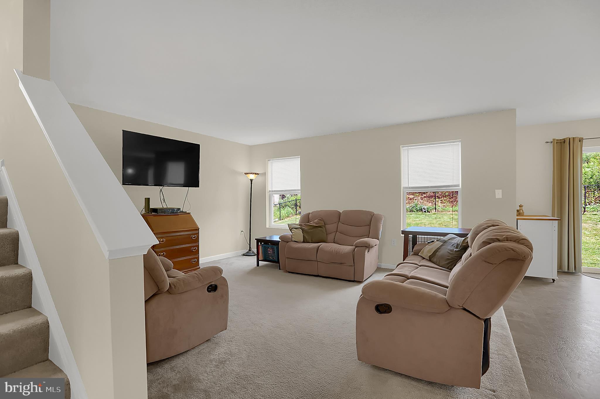 542 Princeton Road Harrisburg, PA 17111 - Photo 13 of 35 Living Room