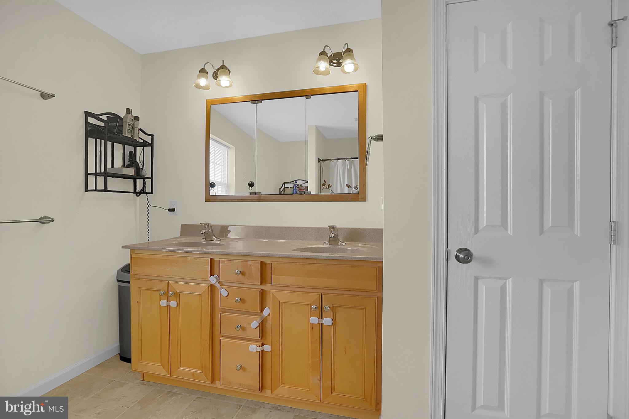 542 Princeton Road Harrisburg, PA 17111 - Photo 19 of 35 Master Bathroom
