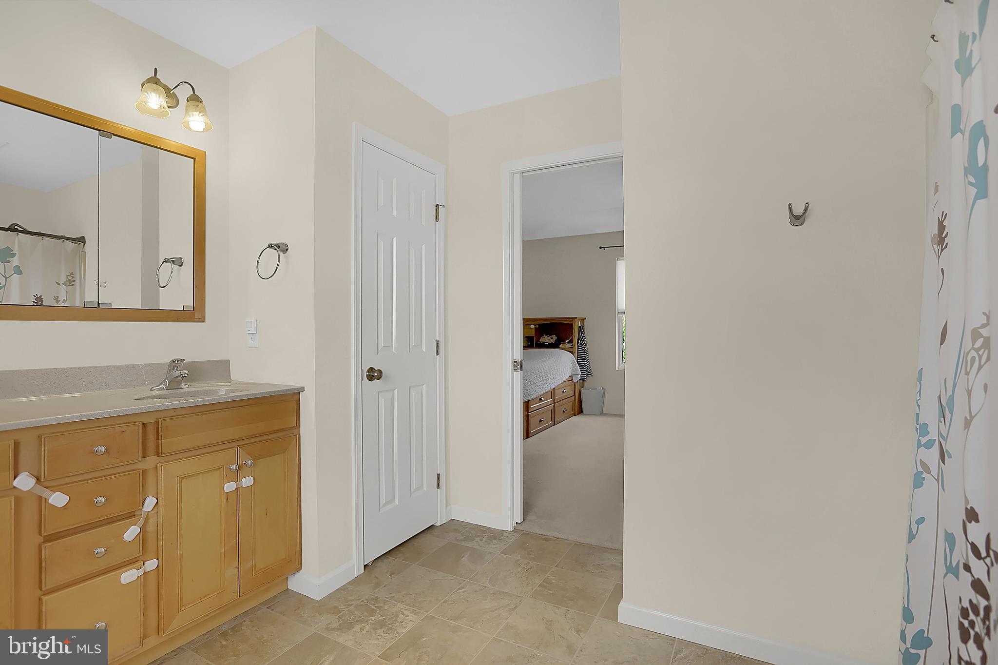 542 Princeton Road Harrisburg, PA 17111 - Photo 20 of 35 Master Bath