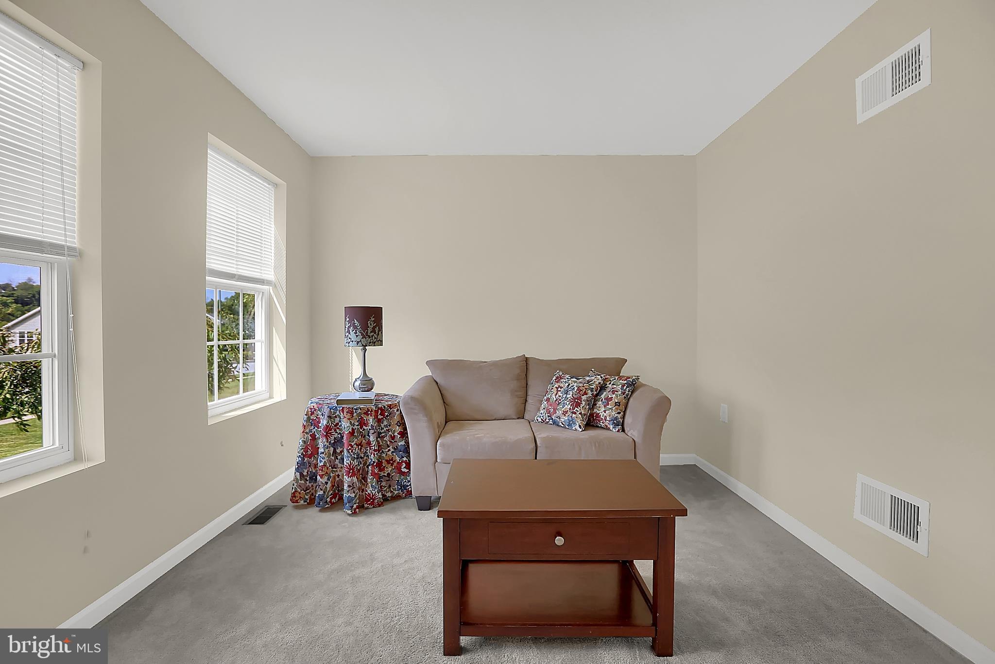 542 Princeton Road Harrisburg, PA 17111 - Photo 6 of 35 Front Sitting Room