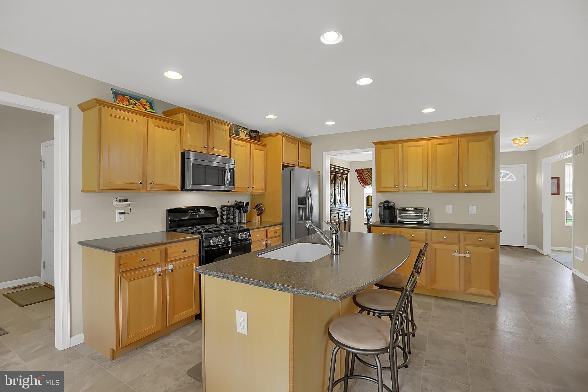 542 Princeton Road Harrisburg, PA 17111 - Photo 8 of 35 Bar Seating Area/Island