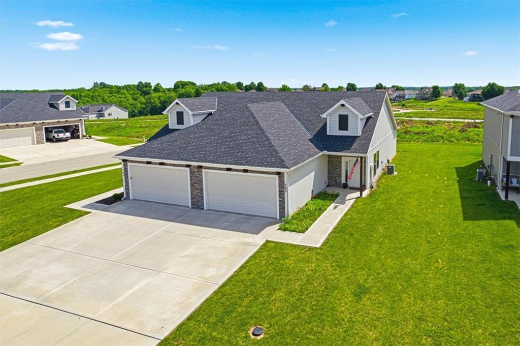 703 Ridge Drive Smithville, MO 64089 - Photo 2 of 37