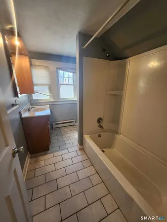 $1,200 | 231 Winthrop Street, Unit 3, New Britain, CT 06052