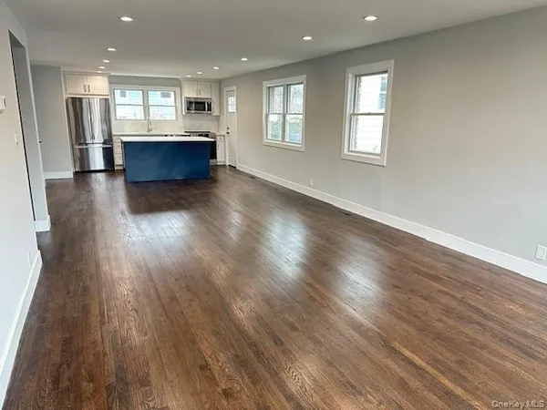 $4,900 | 7 Linwood Road North, Unit 1, Port Washington, NY 11050