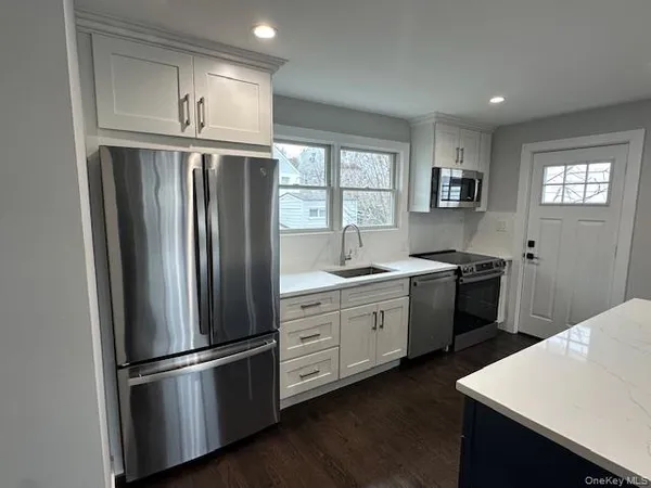 $4,900 | 7 Linwood Road North, Unit 1, Port Washington, NY 11050