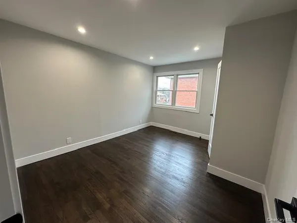 $4,900 | 7 Linwood Road North, Unit 1, Port Washington, NY 11050