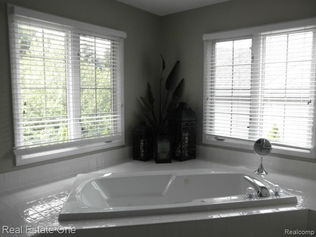 3581 Nesting Ridge Drive Rochester Hills, MI 48309 - Photo 23 of 49