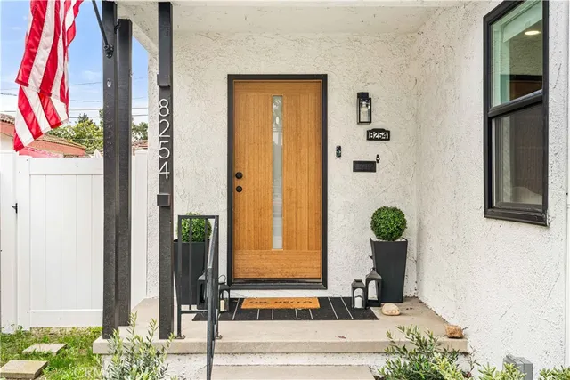 $875,000 | 8254 Stewart And Gray Road, Downey, CA 90241