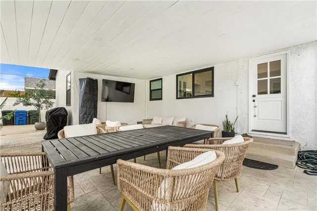 $875,000 | 8254 Stewart And Gray Road, Downey, CA 90241