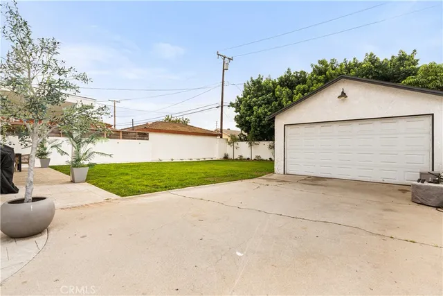 $875,000 | 8254 Stewart And Gray Road, Downey, CA 90241