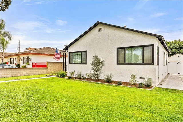 $875,000 | 8254 Stewart And Gray Road, Downey, CA 90241