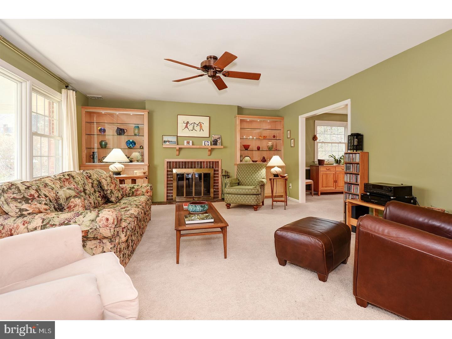105 Cove Road Broomall, PA 19008 - Photo 3 of 20 Living Room