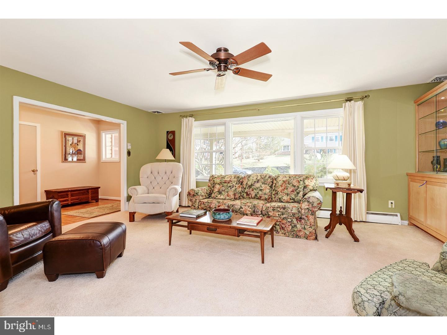 105 Cove Road Broomall, PA 19008 - Photo 4 of 20 Living Room