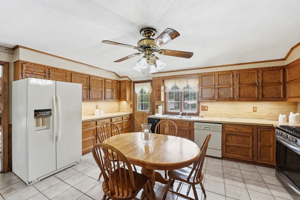 9 Jennifer Drive West Springfield, MA 01089 - Photo 14 of 42