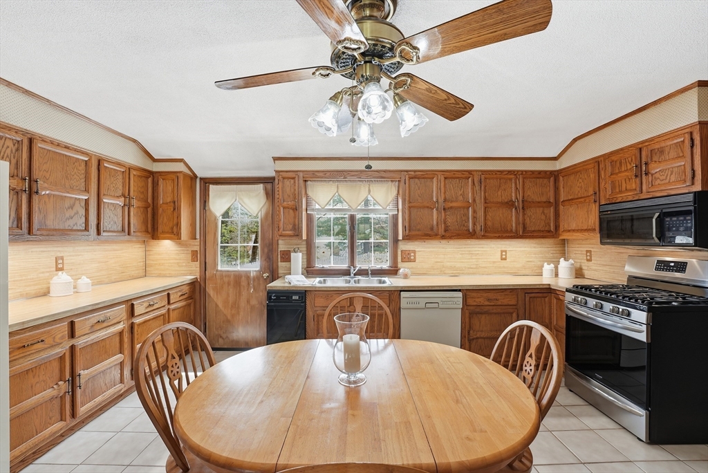 9 Jennifer Drive West Springfield, MA 01089 - Photo 15 of 42