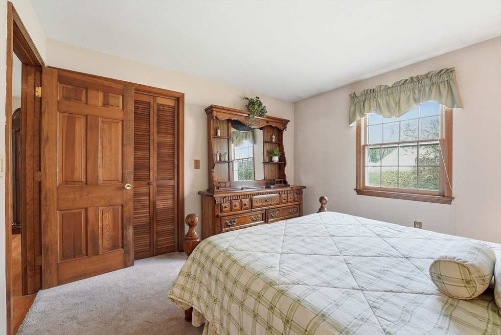9 Jennifer Drive West Springfield, MA 01089 - Photo 24 of 42