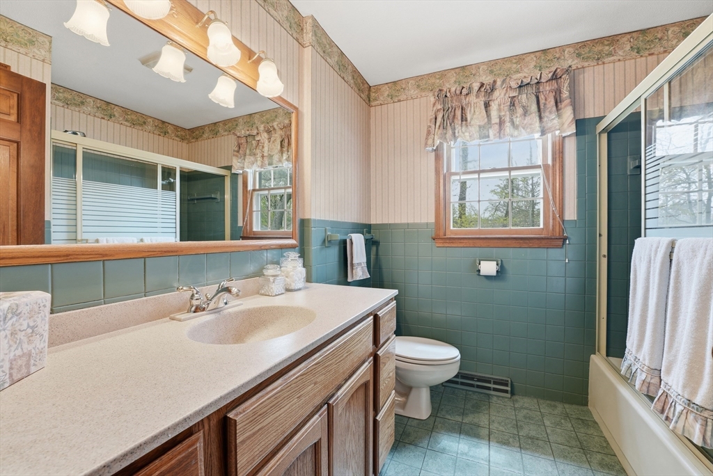 9 Jennifer Drive West Springfield, MA 01089 - Photo 27 of 42