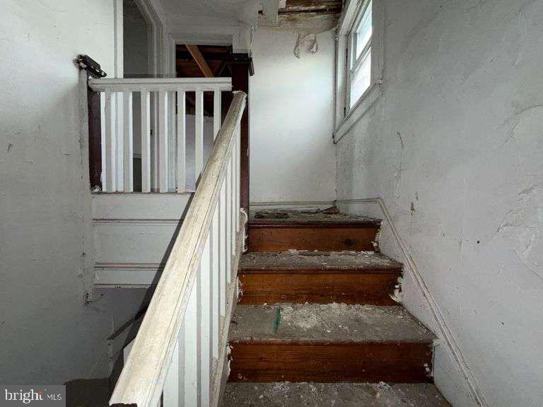 3923 Ridgewood Avenue Baltimore, MD 21215 - Photo 11 of 18 a view of entryway